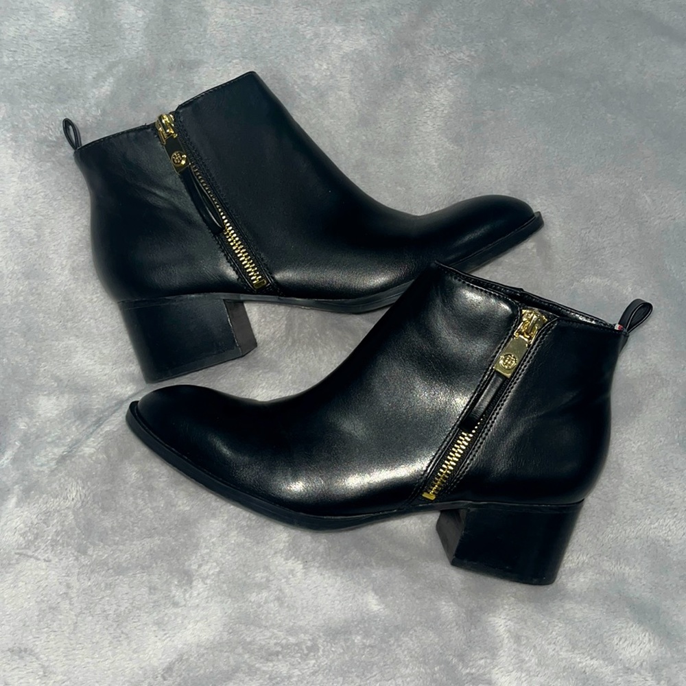 🇺🇸 Tommy Hilfiger booties Sz 7.5